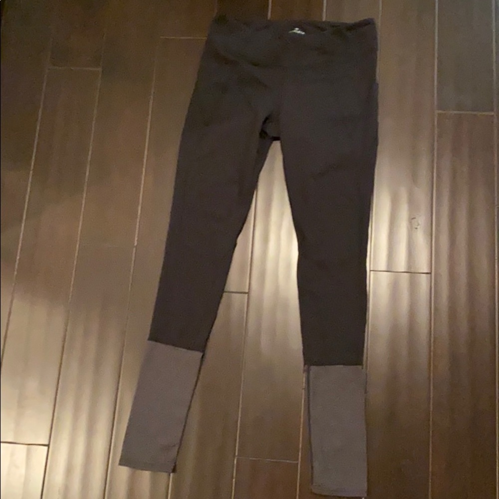 Athleta Pilates leggings, black with grey ankles